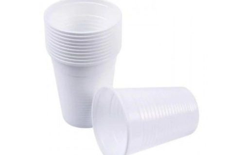 اكواب ماء بلاستيك